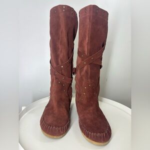 BC Footwear Burgundy Suede Moccasin Boots Belted Buckle Studded Comfort Red 9